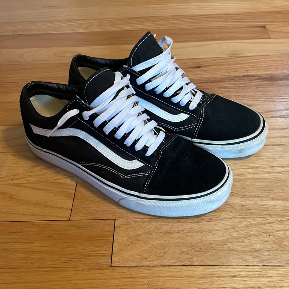 Vans Men’s size 10 classic Old Skool black and white sneakers